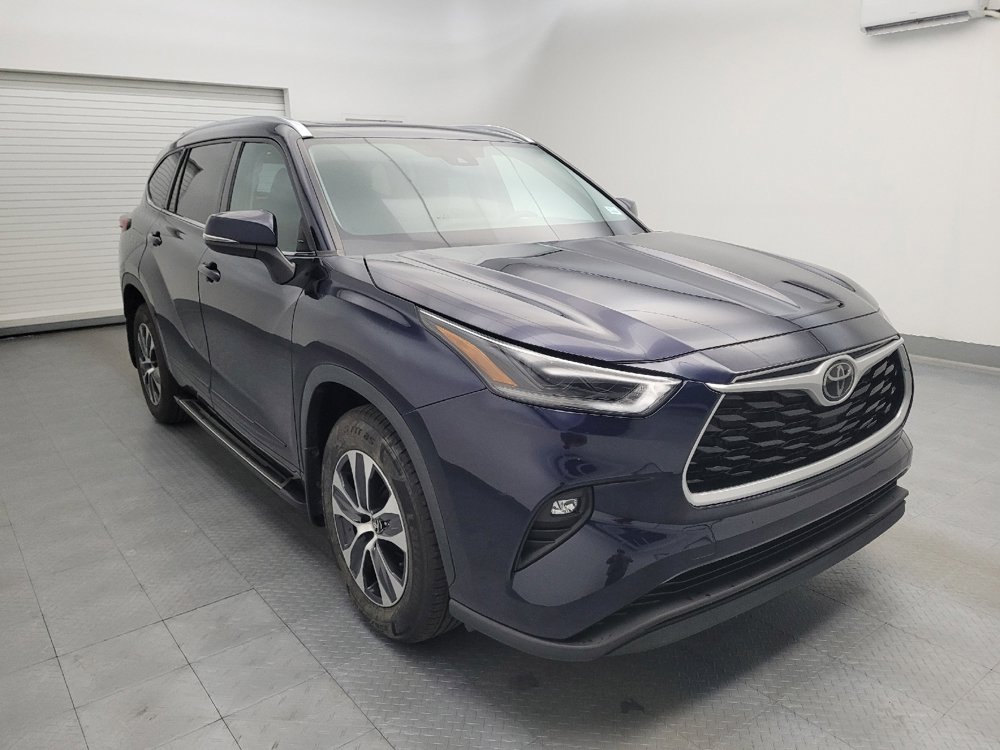 Used 2021 Toyota Highlander XLE AWD/4WD image 13