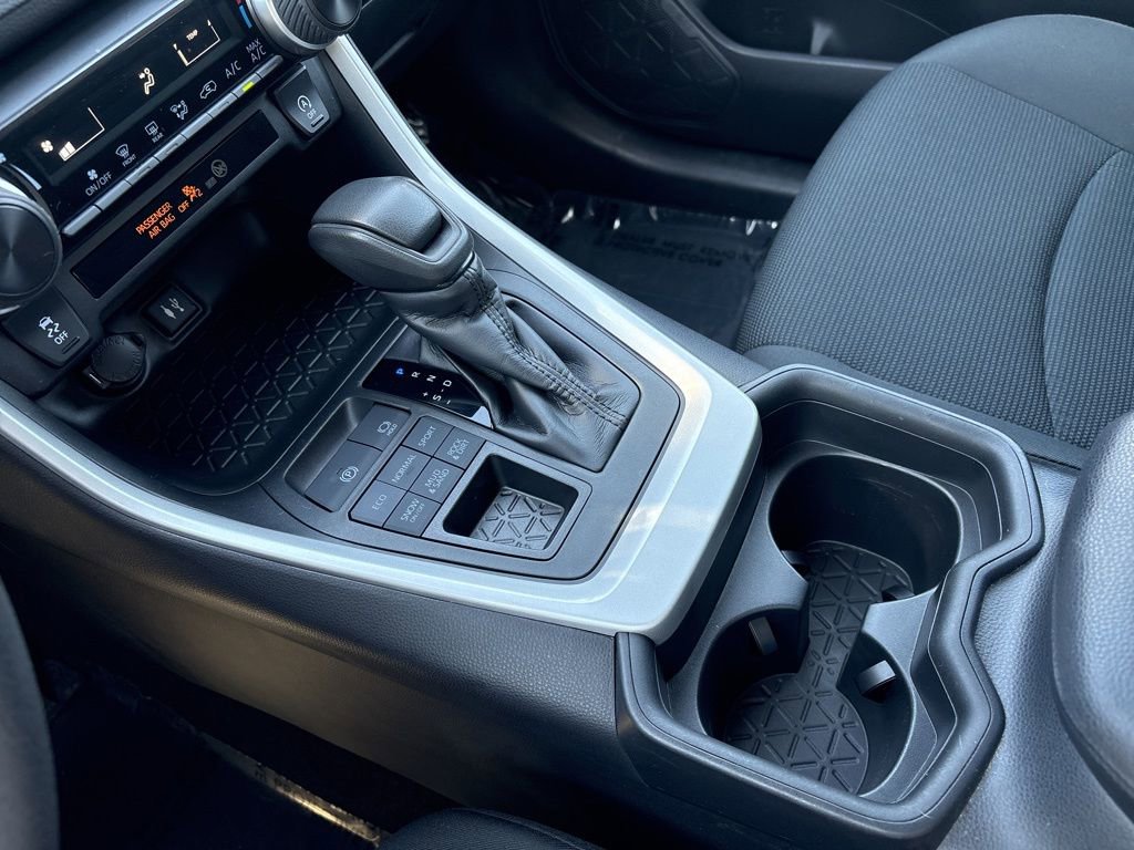 Used 2019 Toyota RAV4 LE w/ All Weather Liner Package AWD/4WD image 17