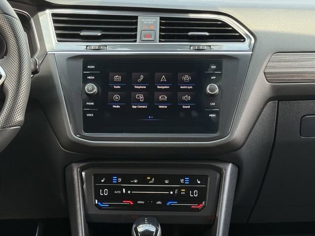 Used 2022 Volkswagen Tiguan SEL R-Line AWD/4WD image 17