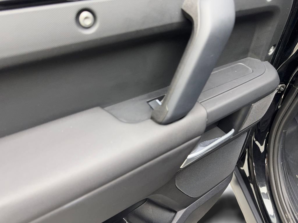 Used 2025 Land Rover Defender 110 S image 37
