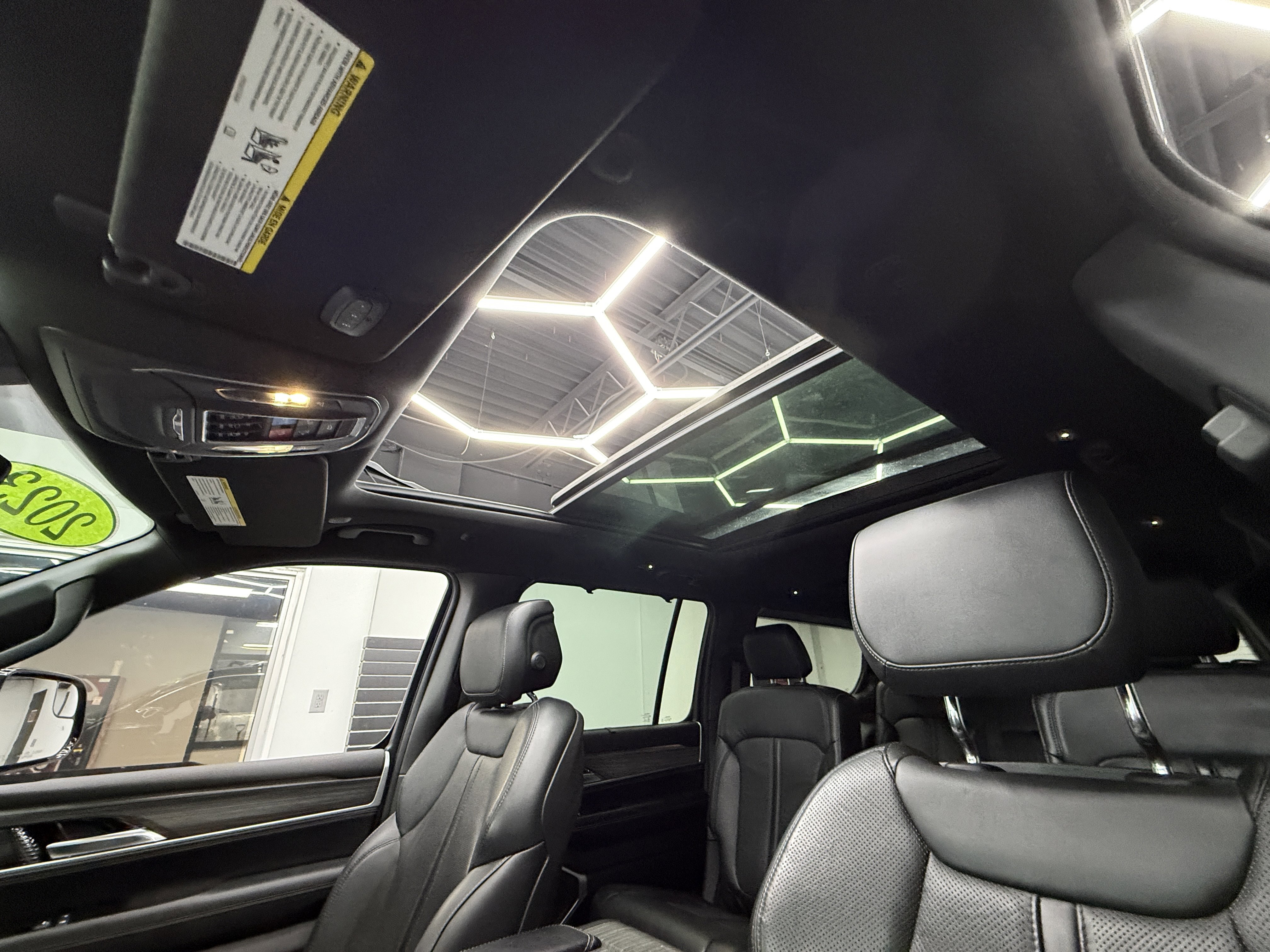 Used 2023 Jeep Wagoneer Series II w/ Convenience Group I image 12