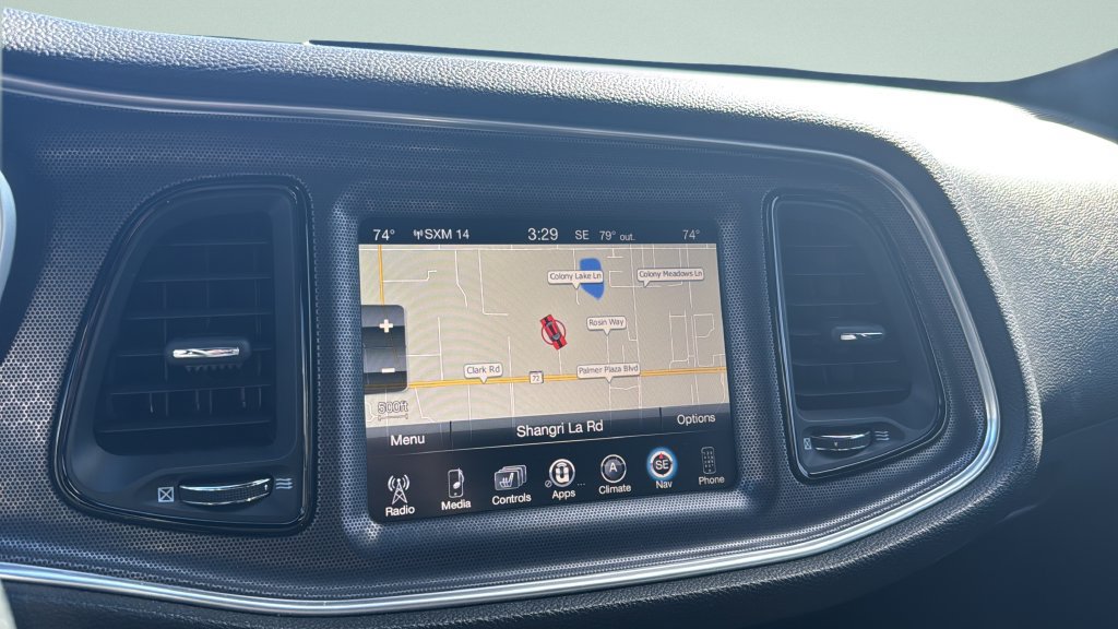 Used 2015 Dodge Challenger SRT RWD image 15