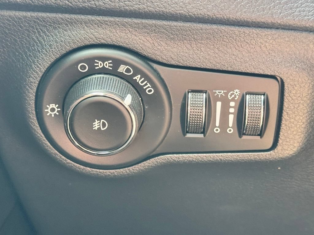 Used 2019 Jeep Compass Latitude w/ Popular Equipment Group AWD/4WD image 38