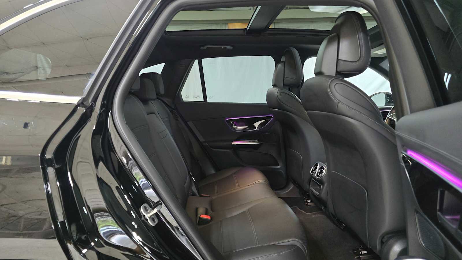 Used 2025 Mercedes-Benz GLC 300 4MATIC image 12