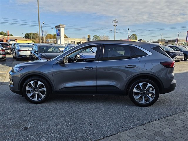 Used 2023 Ford Escape Platinum image 4