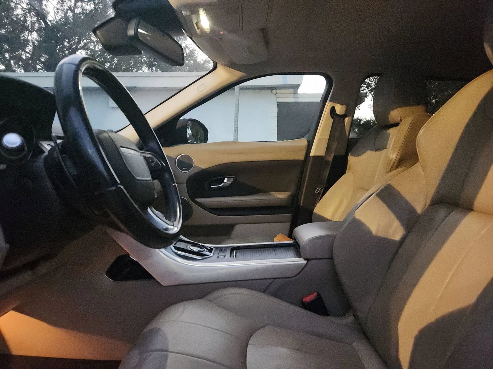Used 2017 Land Rover Range Rover Evoque SE AWD/4WD image 9