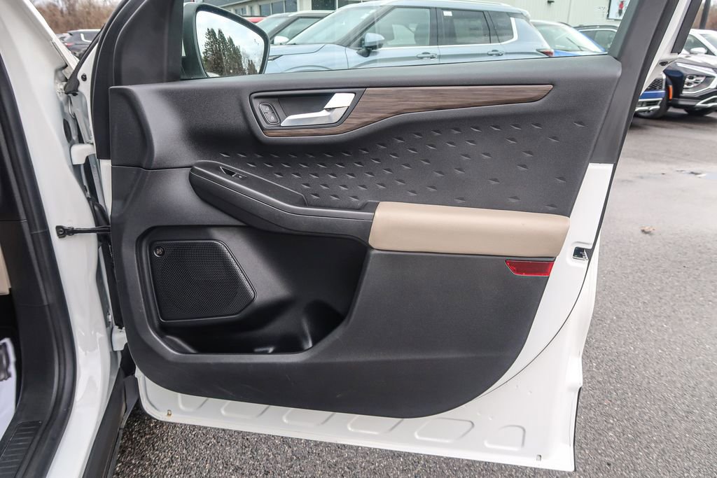 Used 2020 Ford Escape Titanium w/ Titanium Premium Package 2.0 image 24