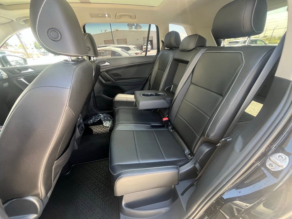 Used 2021 Volkswagen Tiguan SE w/ Panoramic Sunroof Package image 12