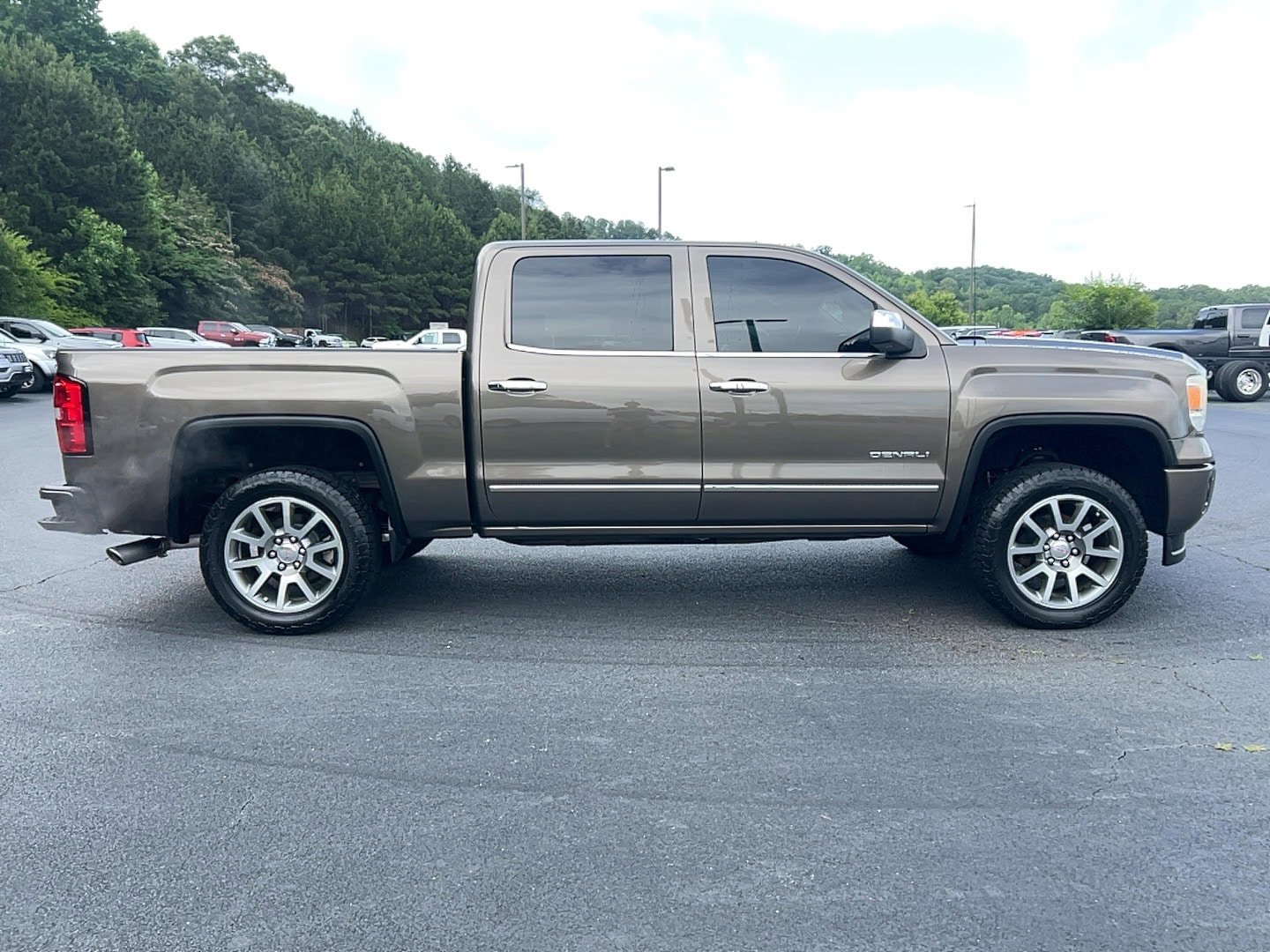 Used 2015 GMC Sierra 1500 Denali w/ Driver Alert Package AWD/4WD image 4