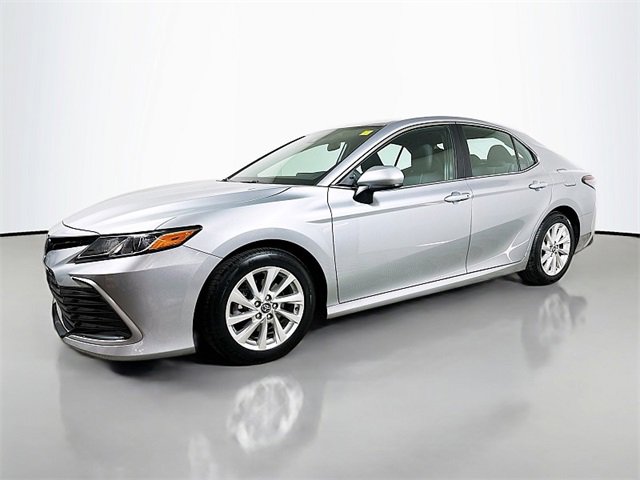Used 2023 Toyota Camry LE FWD image 3