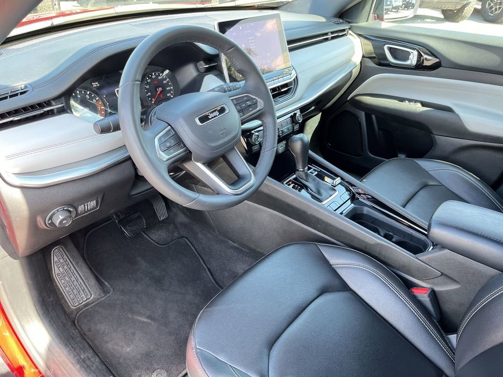 Used 2025 Jeep Compass Limited AWD/4WD image 15