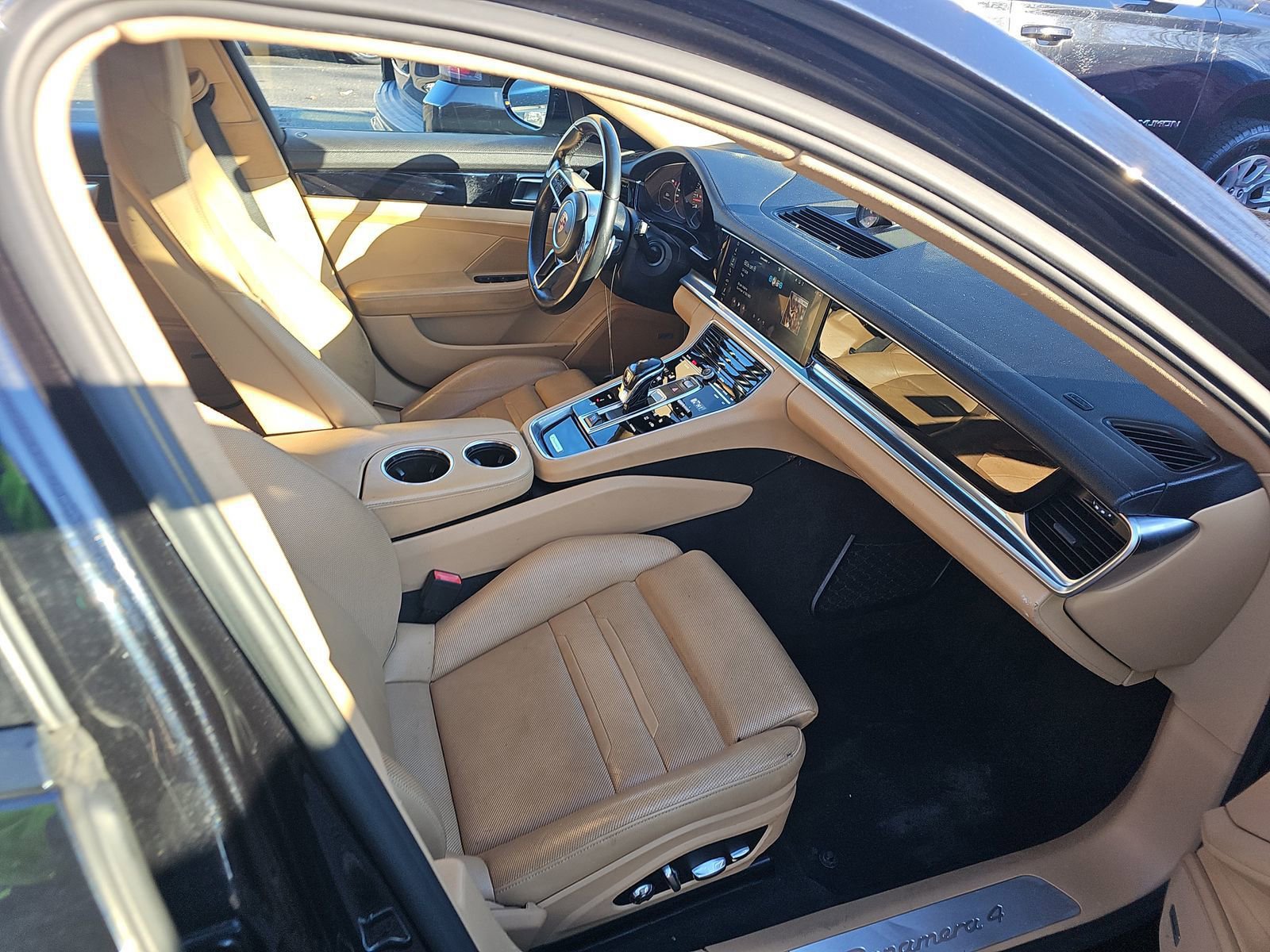 Used 2018 Porsche Panamera 4 image 16