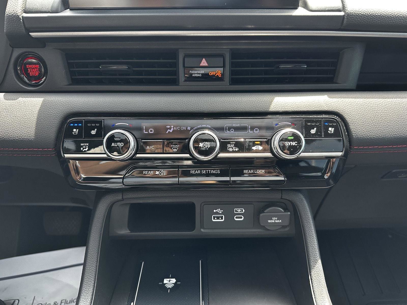Certified 2025 Honda Pilot Black Edition image 17