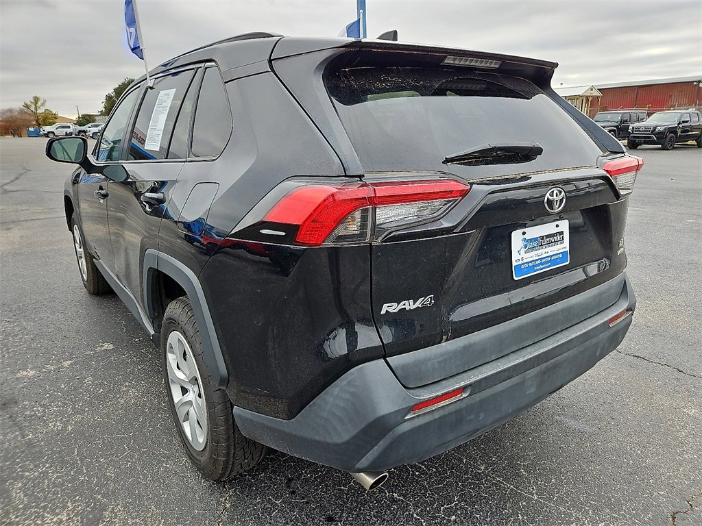 Used 2021 Toyota RAV4 LE image 4