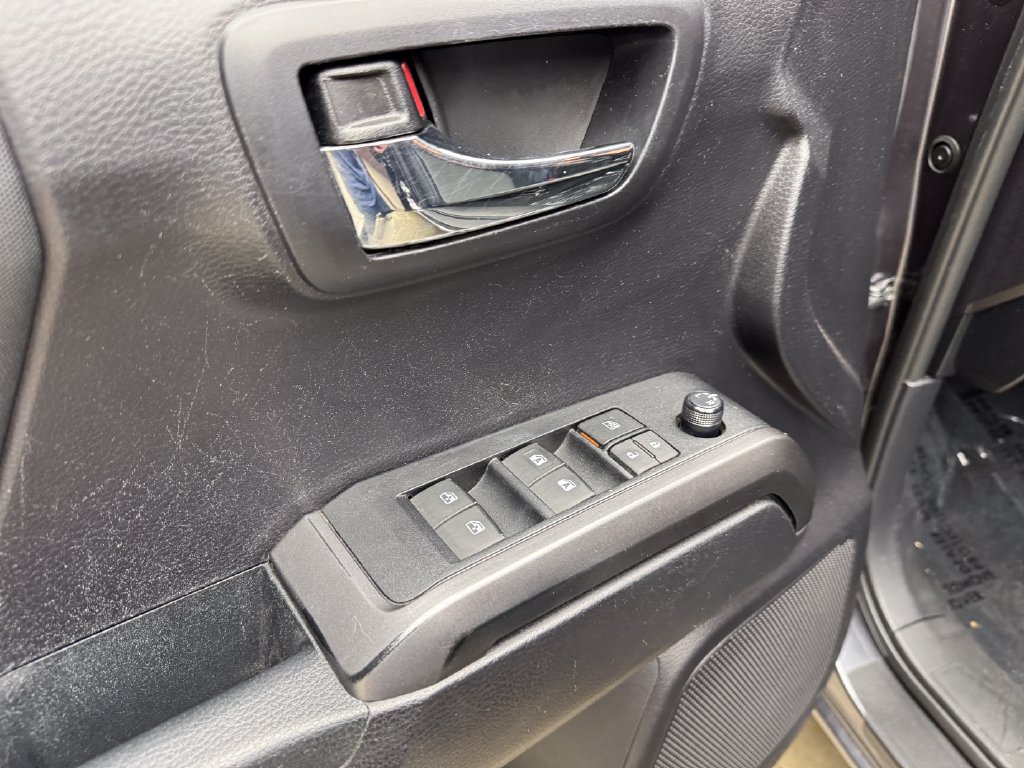 Used 2021 Toyota Tacoma TRD Off-Road AWD/4WD image 12