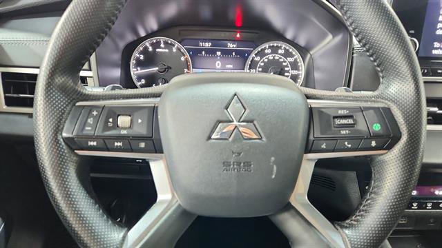 Used 2024 Mitsubishi Outlander SE image 14
