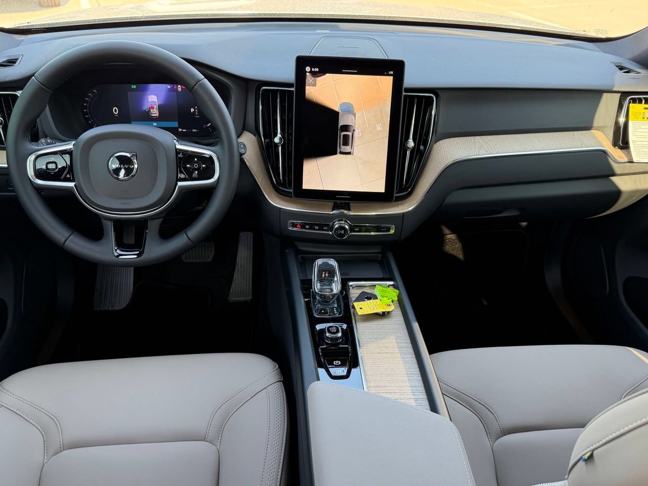 New 2027 Volvo XC60 B5 Plus AWD/4WD image 8