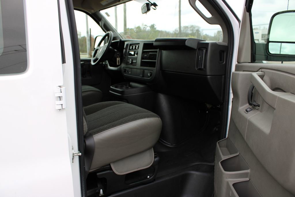 Used 2024 GMC Savana 2500 w/ Driver Convenience Package image 9