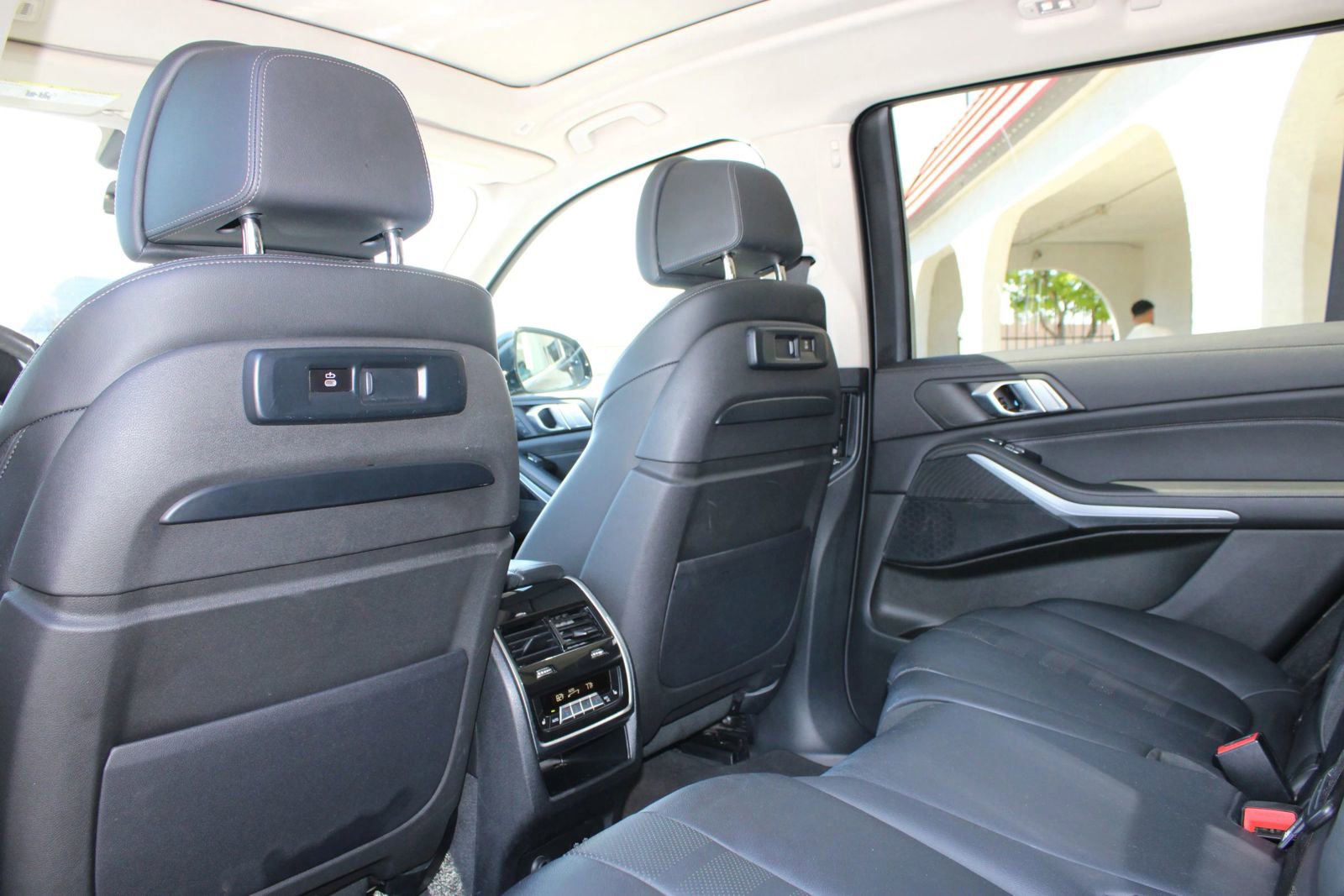 Used 2022 BMW X7 xDrive40i w/ Premium Package image 15