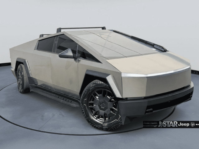 Used 2024 Tesla Cybertruck AWD Crew Cab image 3