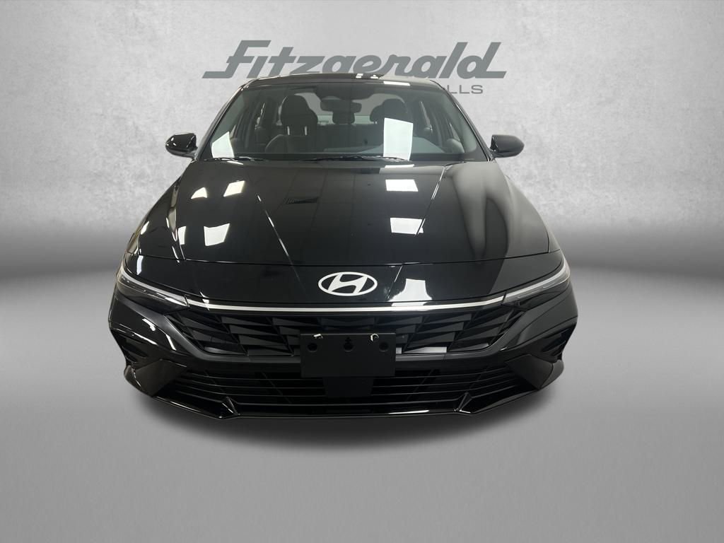 Used 2025 Hyundai Elantra SEL image 9