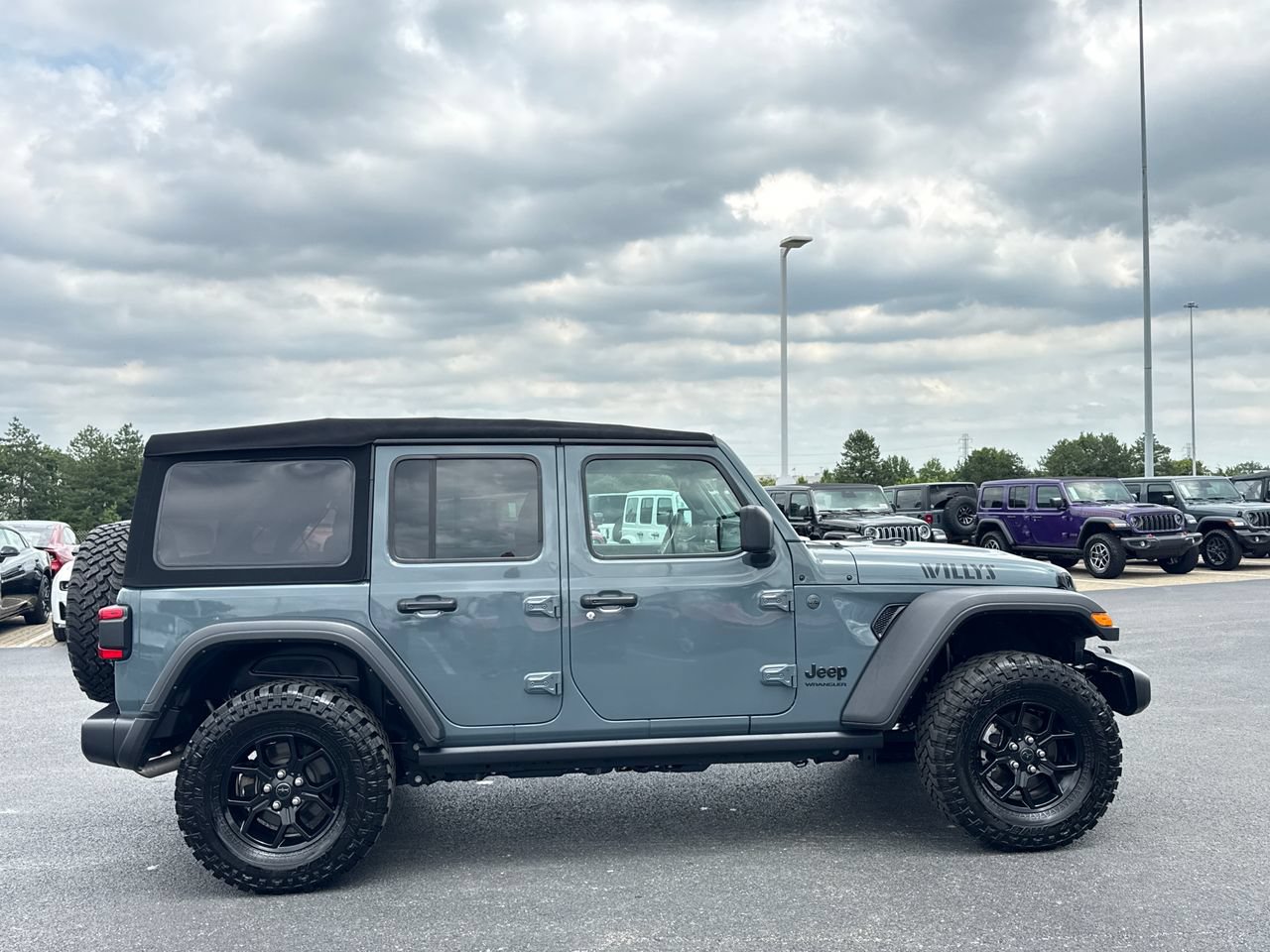 Used 2024 Jeep Wrangler Unlimited Sport AWD/4WD image 2