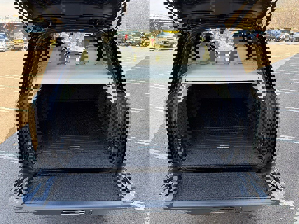 Used 2025 Land Rover Range Rover SE image 11