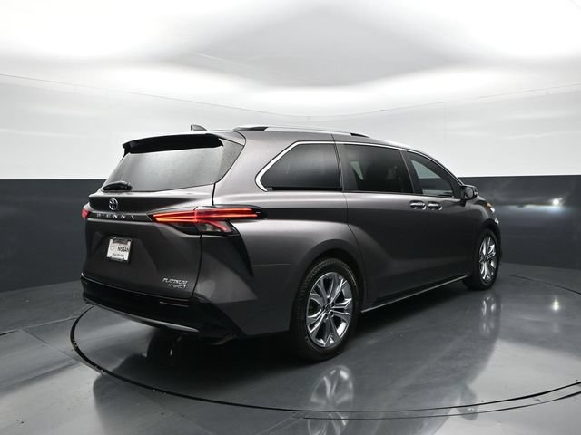 Used 2022 Toyota Sienna Platinum FWD image 8
