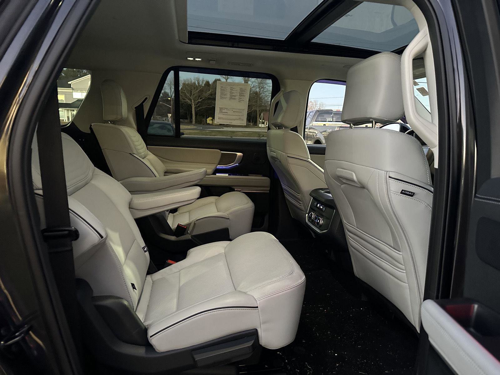 Used 2025 Ford Expedition Max Platinum w/ Platinum Ultimate Package image 22