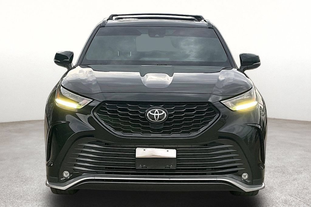Used 2021 Toyota Highlander XSE FWD image 4