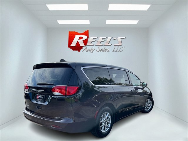 Used 2023 Chrysler Voyager LX FWD image 7