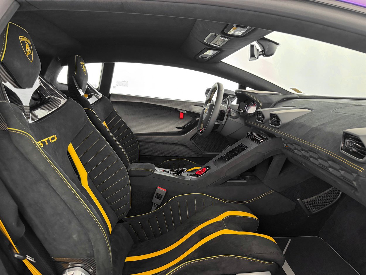 Used 2023 Lamborghini Huracan STO image 22