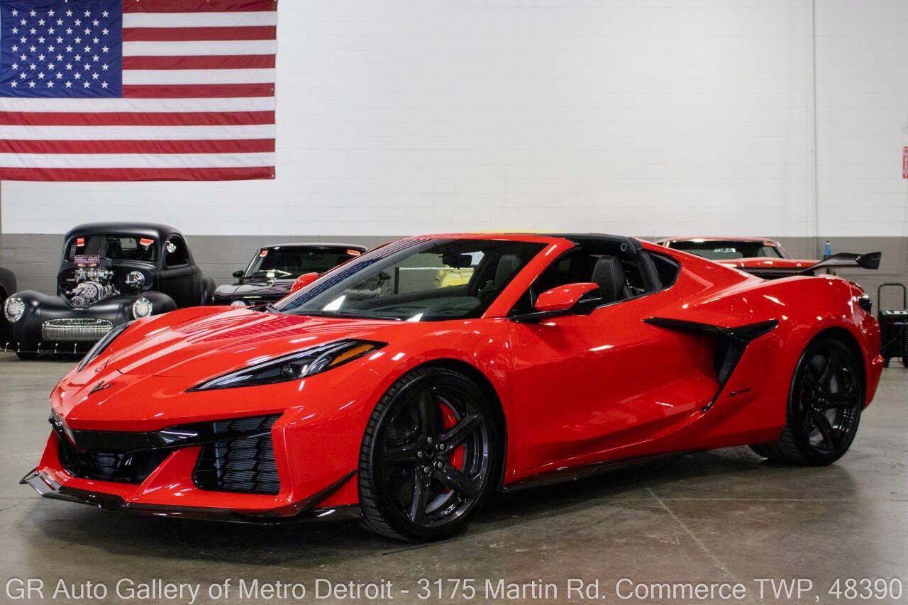 Used 2023 Chevrolet Corvette Z06 w/ Z07 Performance Package RWD image 1