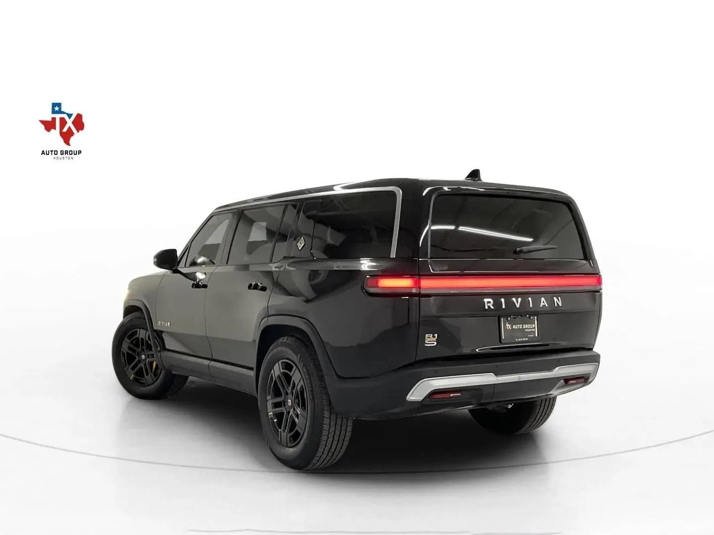 Used 2023 Rivian R1S Adventure Quad AWD/4WD image 40