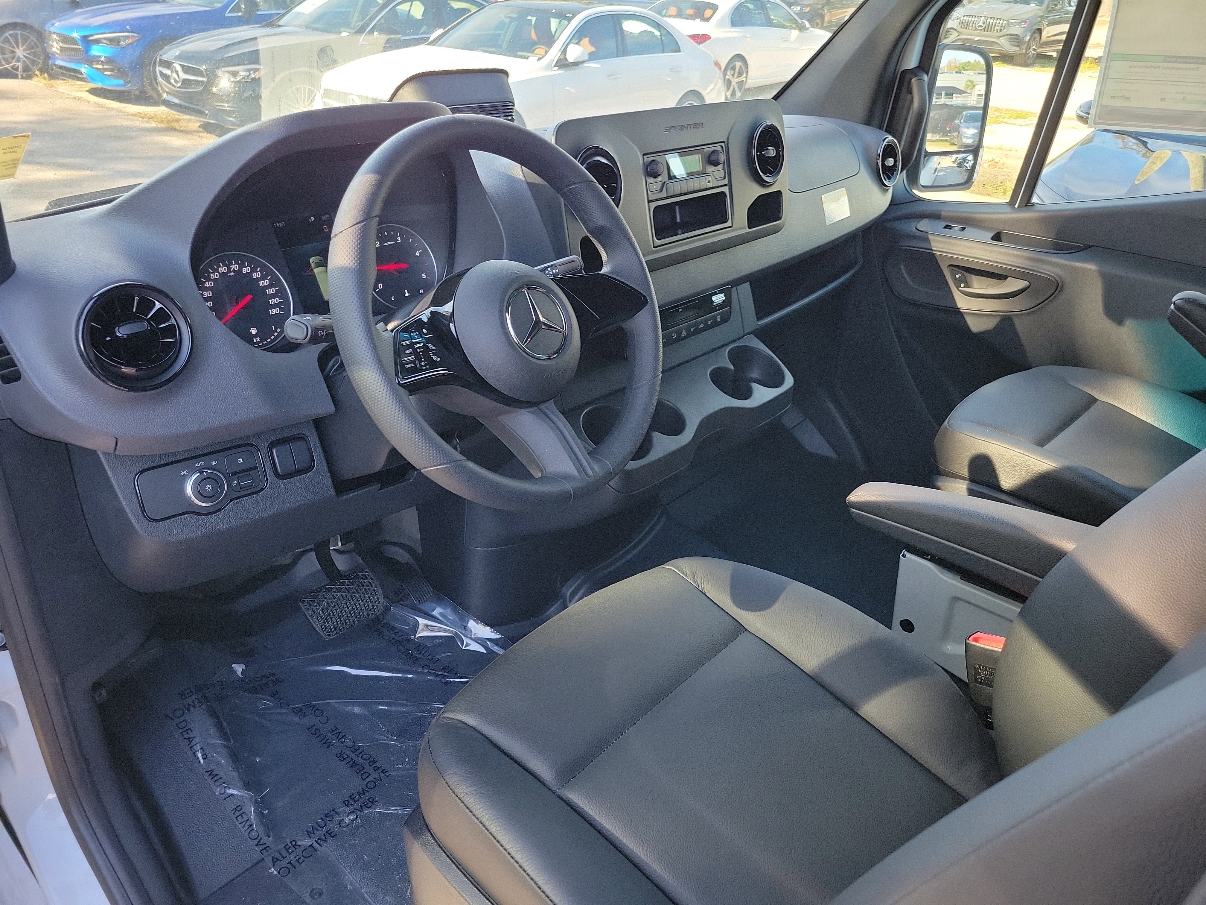 Used 2025 Mercedes-Benz Sprinter 2500 image 32