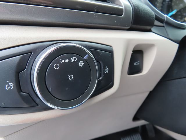 Used 2018 Ford Fusion SE w/ Fusion SE Technology Package image 38