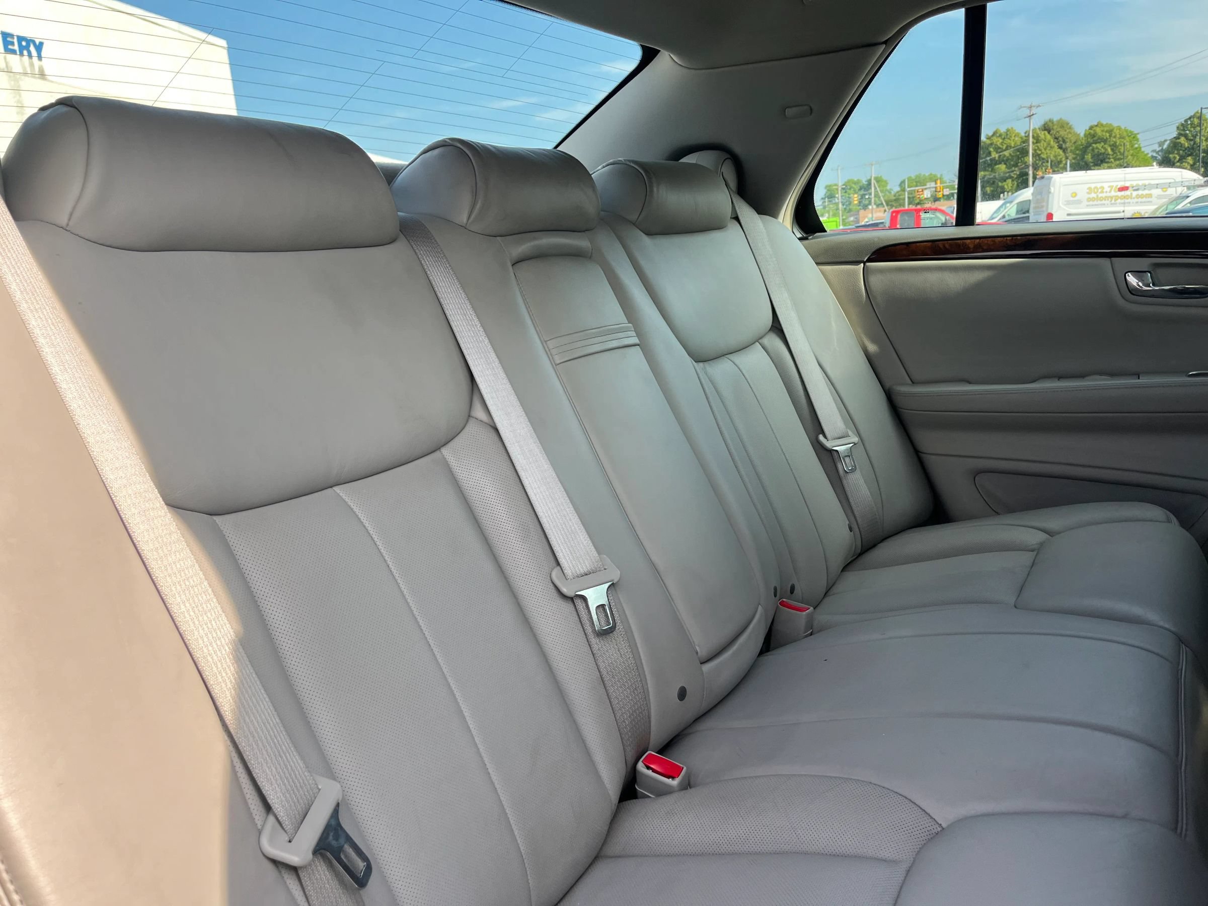 Used 2009 Cadillac DTS w/ Sun And Sound Package FWD image 15