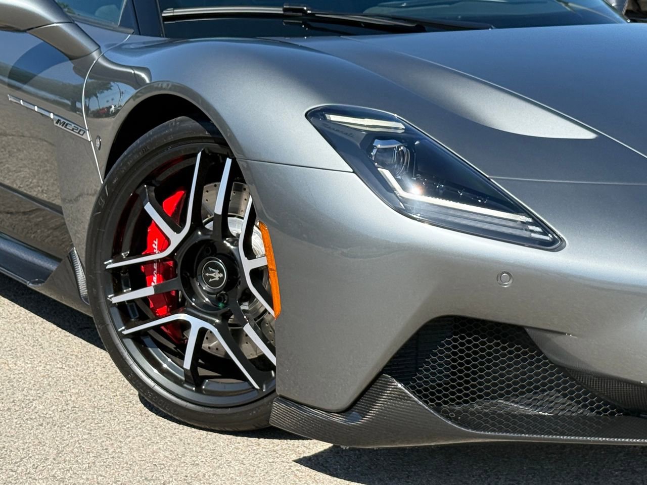 Used 2023 Maserati MC20 Spyder image 2