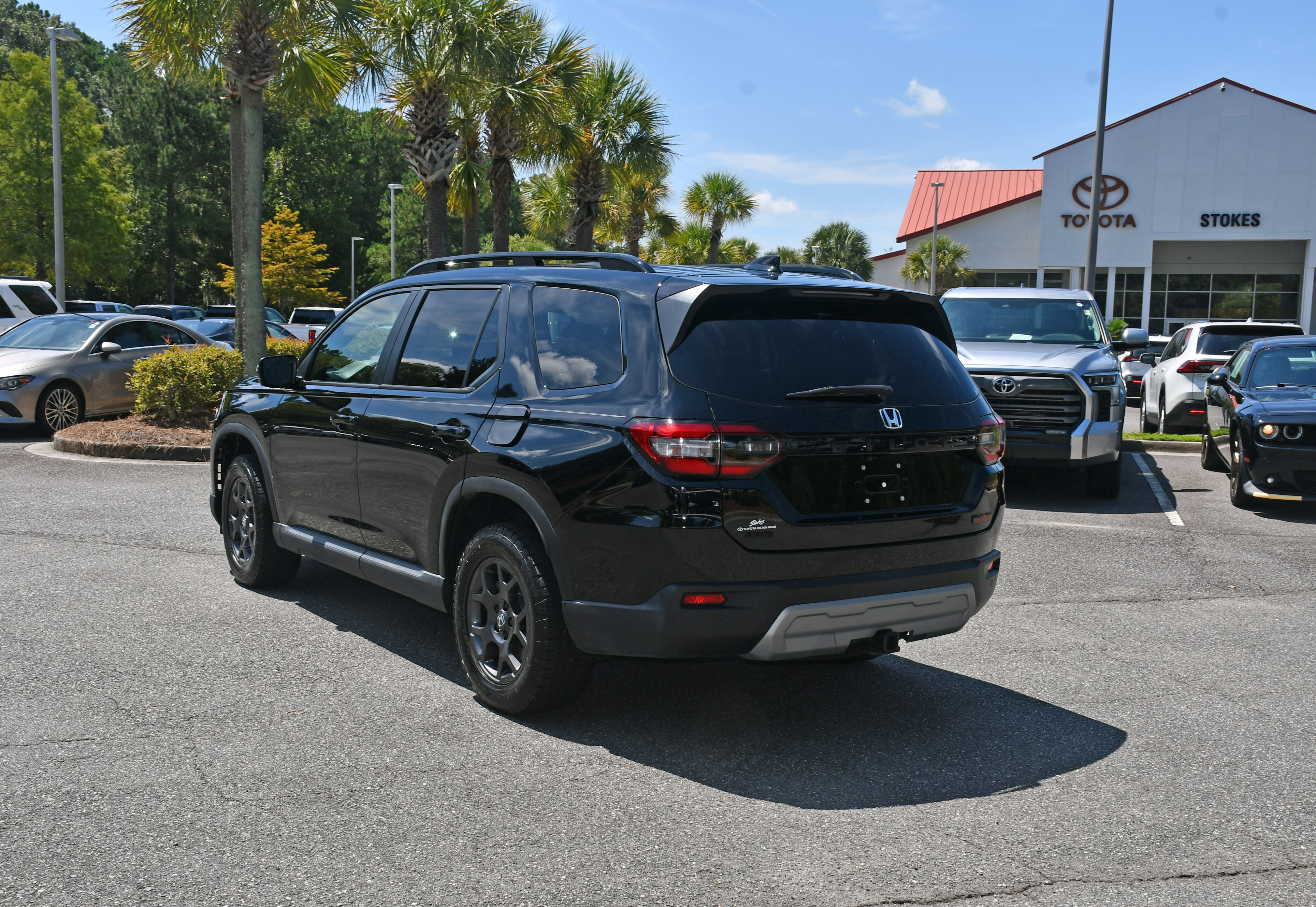 Used 2025 Honda Pilot TrailSport image 3