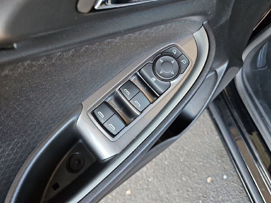 Used 2025 Chevrolet Malibu LT FWD image 24