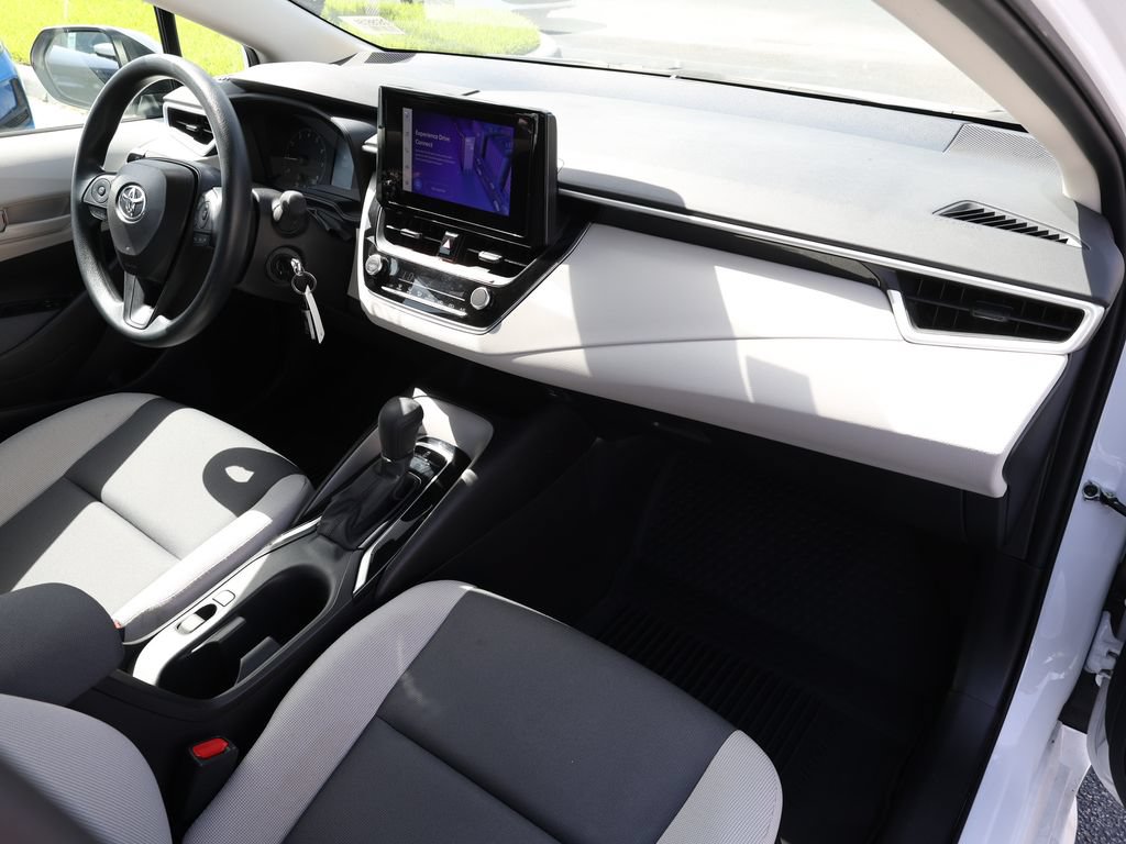 Used 2025 Toyota Corolla LE FWD image 17