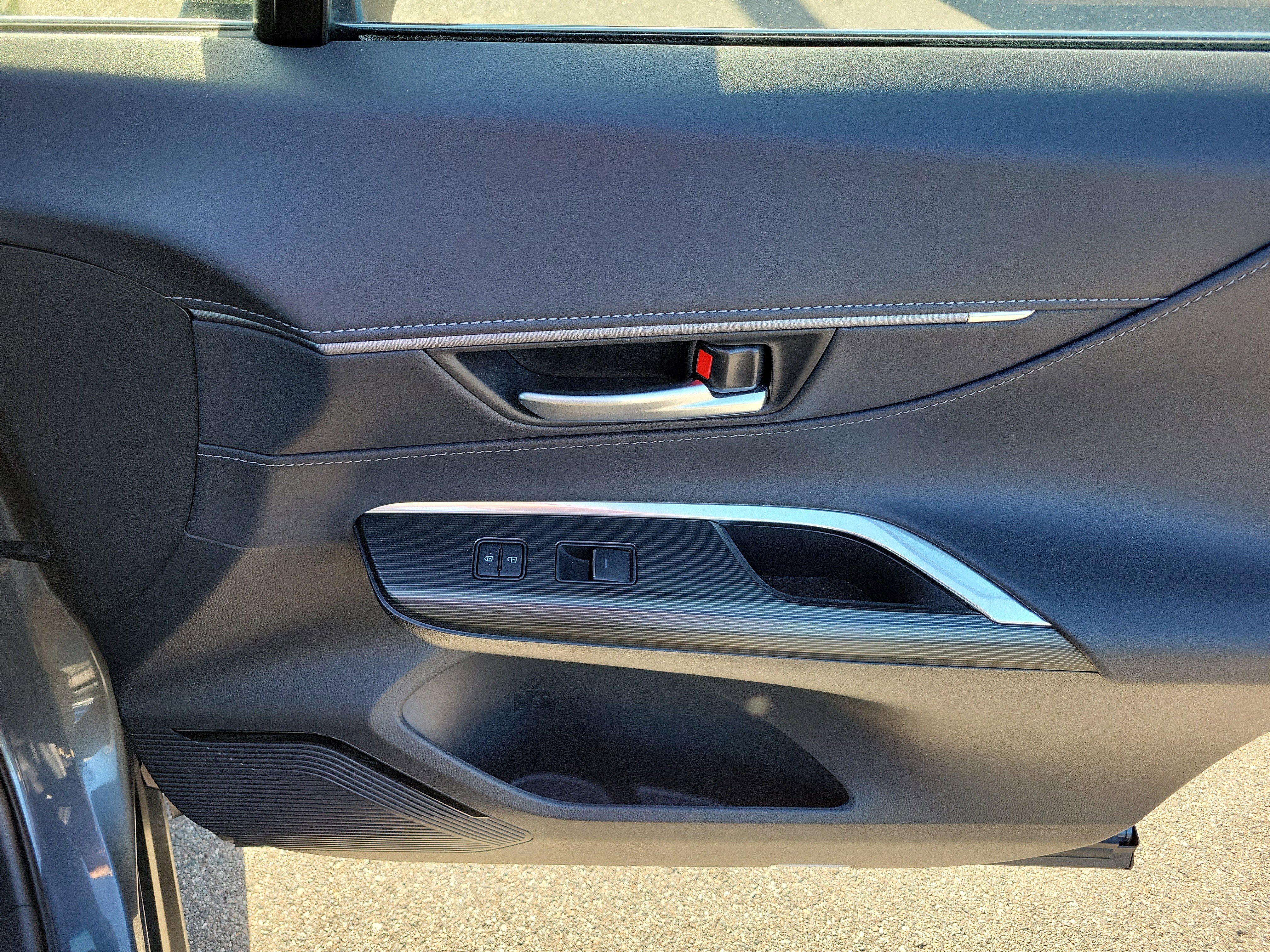 Used 2024 Toyota Venza Limited image 10