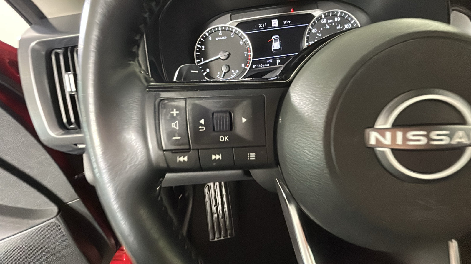 Used 2023 Nissan Pathfinder SL w/ Black Appearance Package AWD/4WD image 18