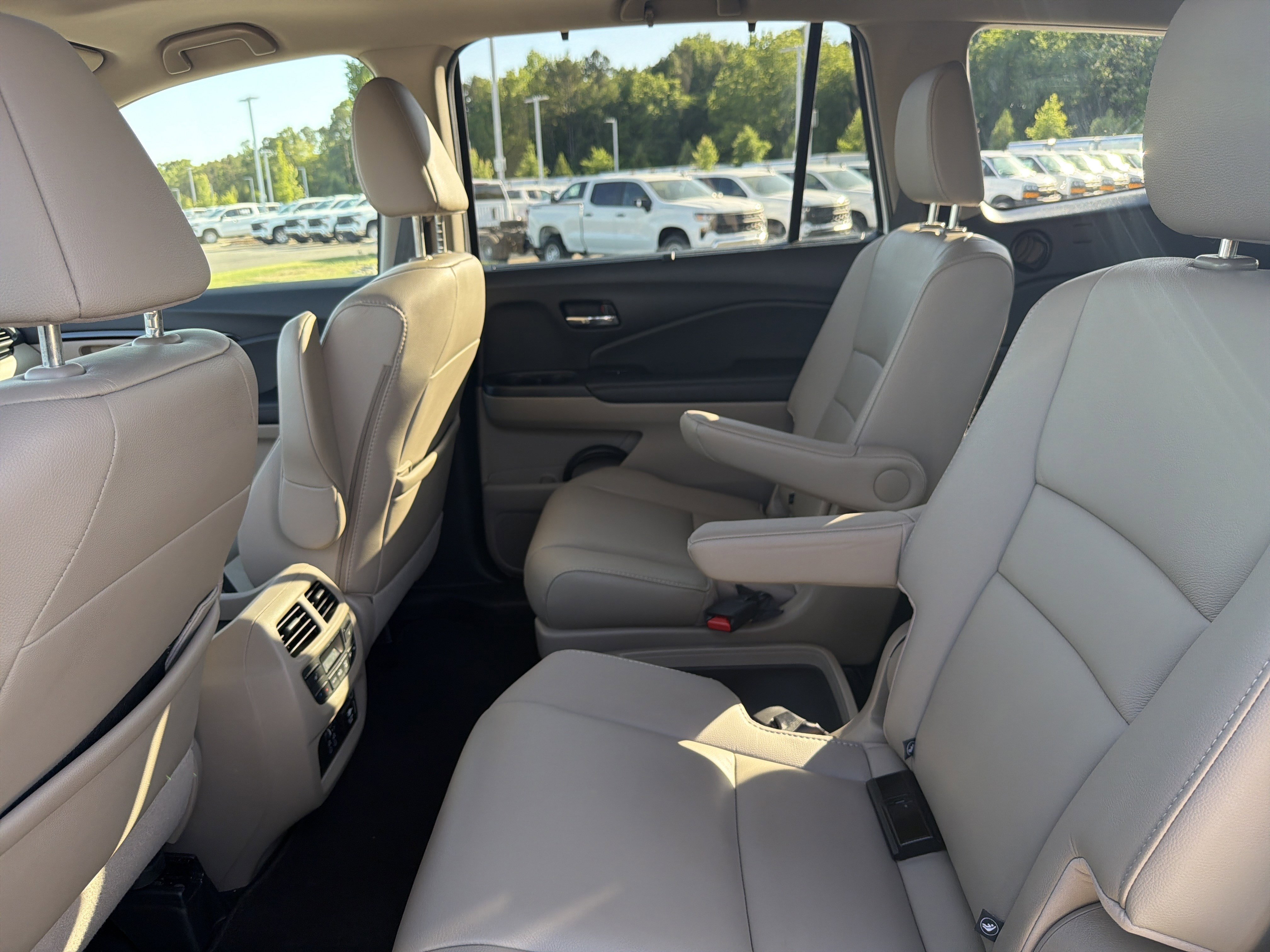 Used 2020 Honda Pilot Touring image 32
