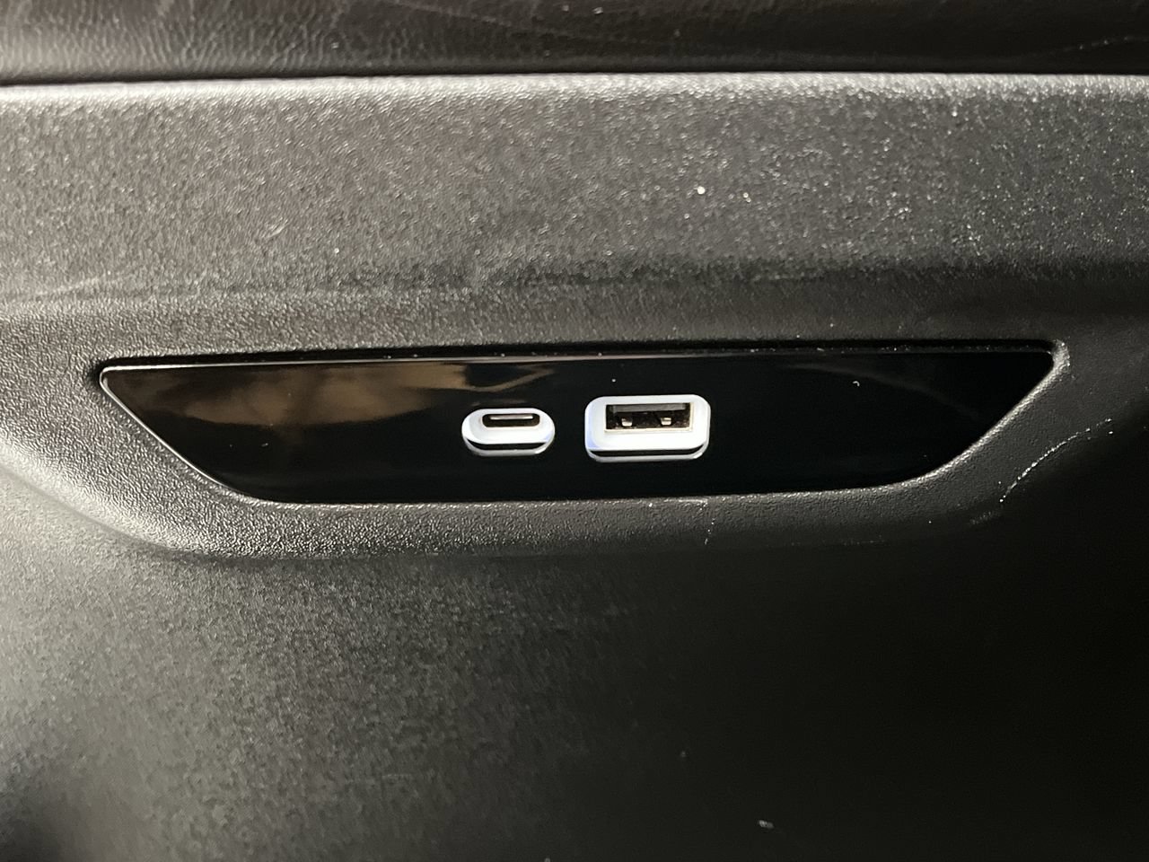 Used 2024 Chrysler Pacifica Touring-L FWD image 11