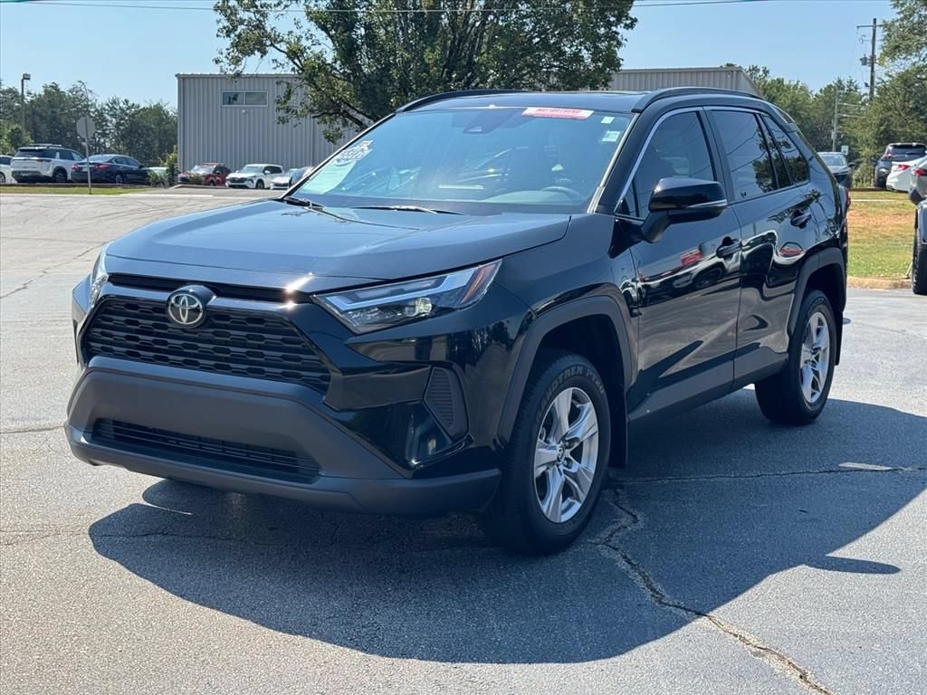 Used 2025 Toyota RAV4 XLE w/ Convenience Package FWD image 7