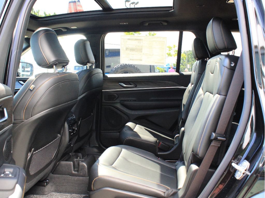 New 2026 Jeep Grand Cherokee L Limited AWD/4WD image 33