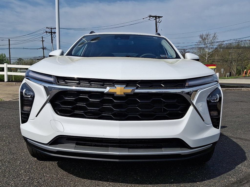 Used 2025 Chevrolet Trax LT FWD image 5