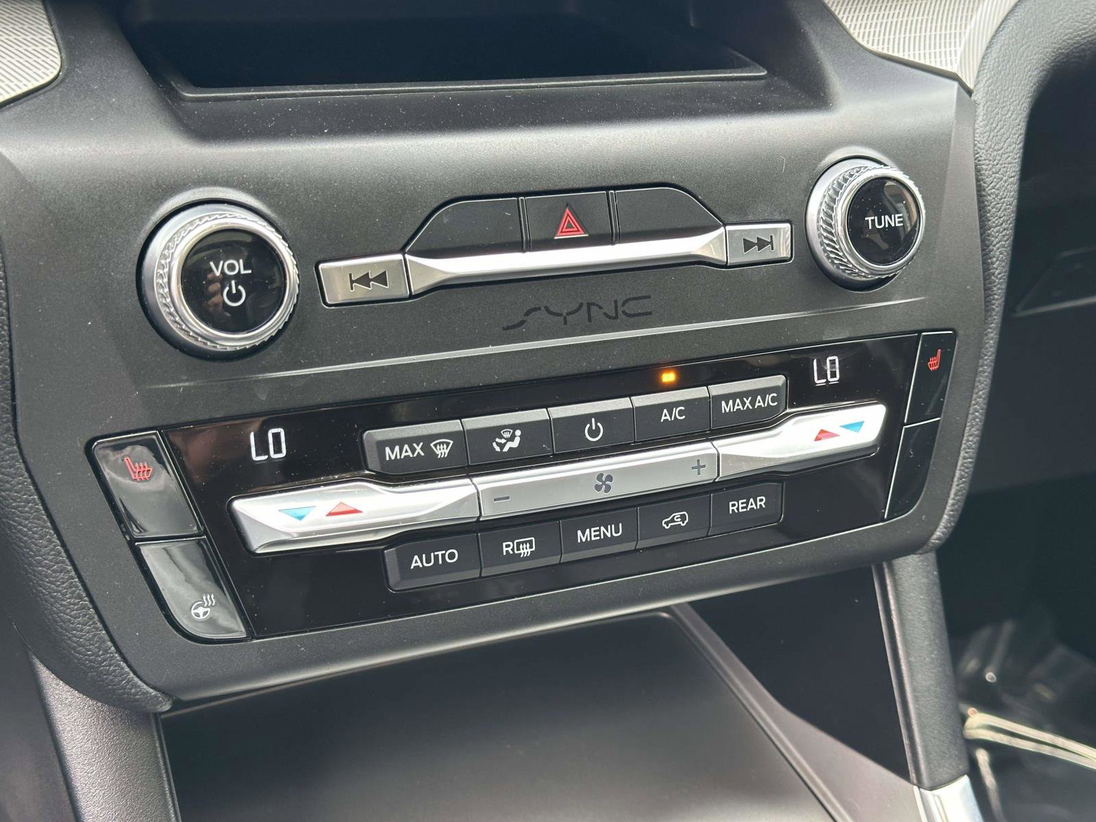 Used 2020 Ford Explorer XLT w/ Equipment Group 202A image 32