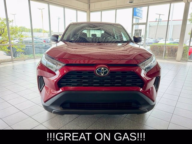 Used 2022 Toyota RAV4 LE AWD/4WD image 3